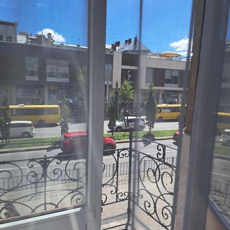 Двокімнатна Квартира Біля Оперного Театру Lviv Dış mekan fotoğraf